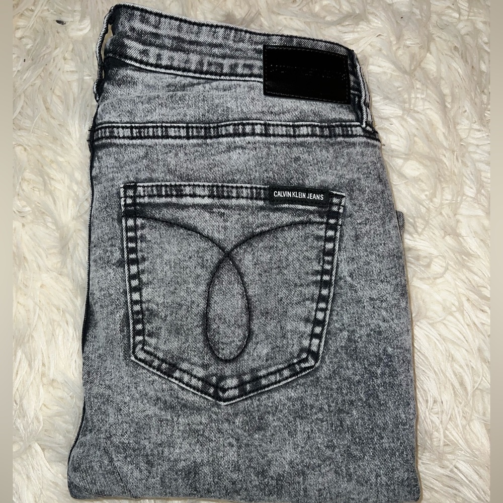 Calvin Klein High-rise Slim cropped raw hem jeans